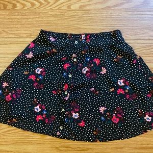 Floral skirt with dainty buttons.
